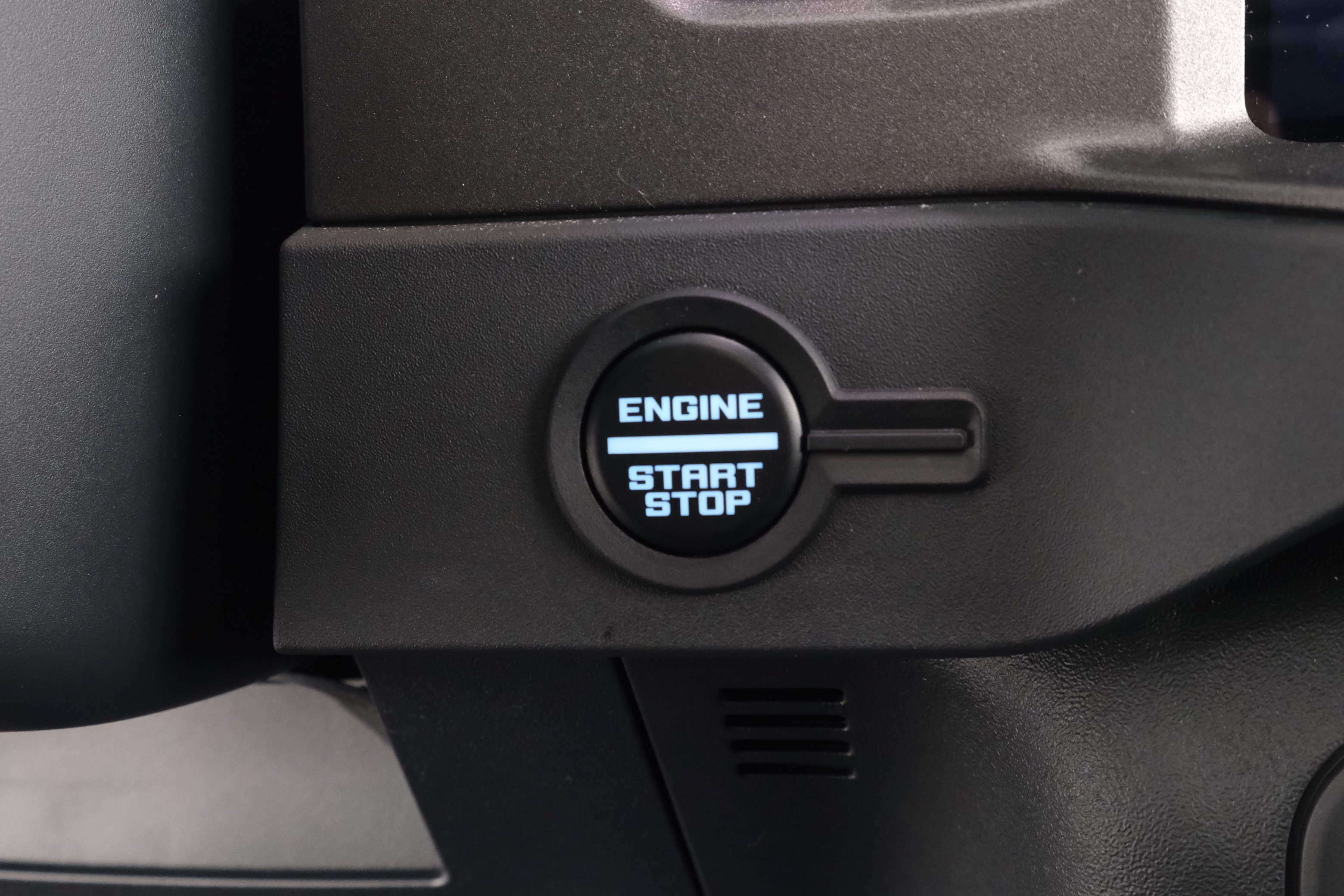 Used 2025 Shadow Black Ford Badlands image 25