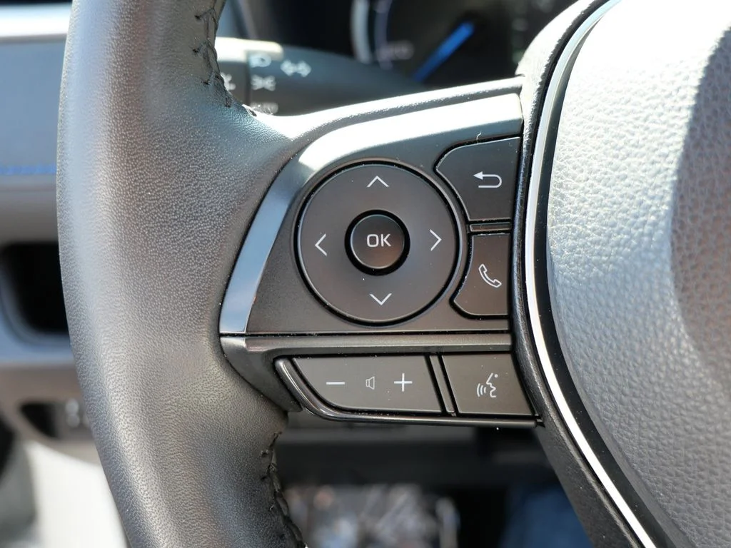 2025 Toyota RAV4 XSE - Photo 27