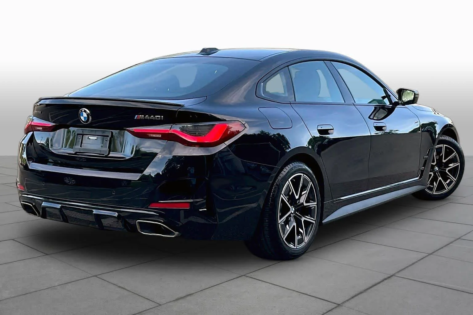 Used 2022 Black Sapphire Metallic BMW M440i xDrive image 12