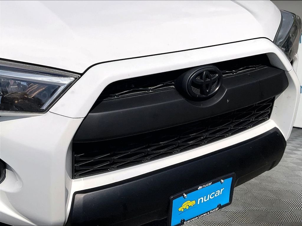 Used 2019 White Toyota SR5 image 30