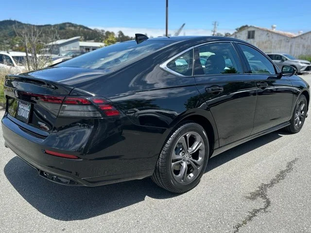 Used 2024  Honda EX-L image 3