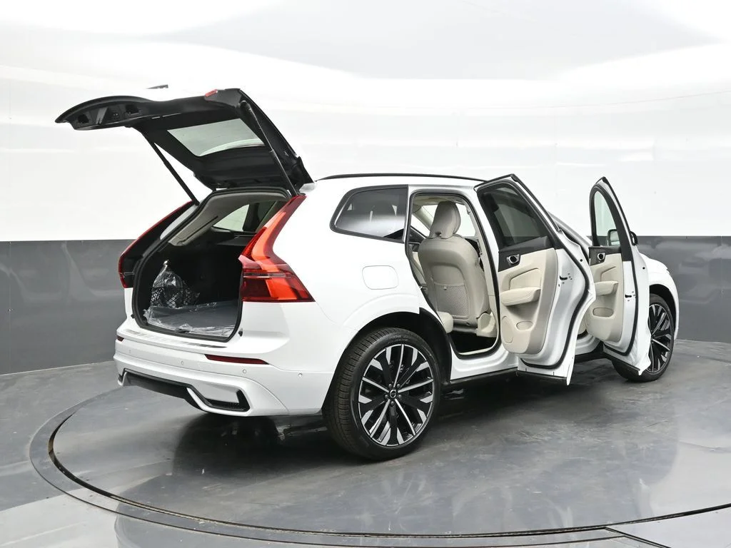 New 2026 Crystal White Volvo T8 Ultra image 41
