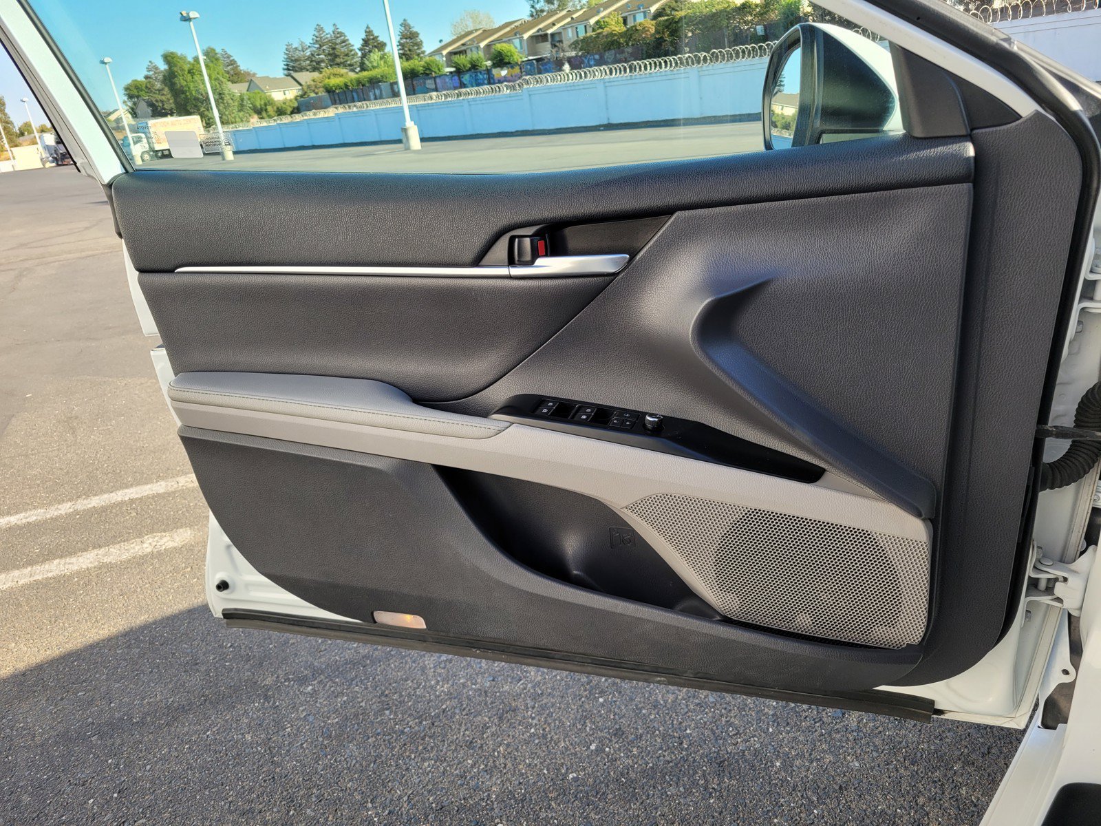 Used 2020 WIND CHILL PEARL Toyota XSE image 27