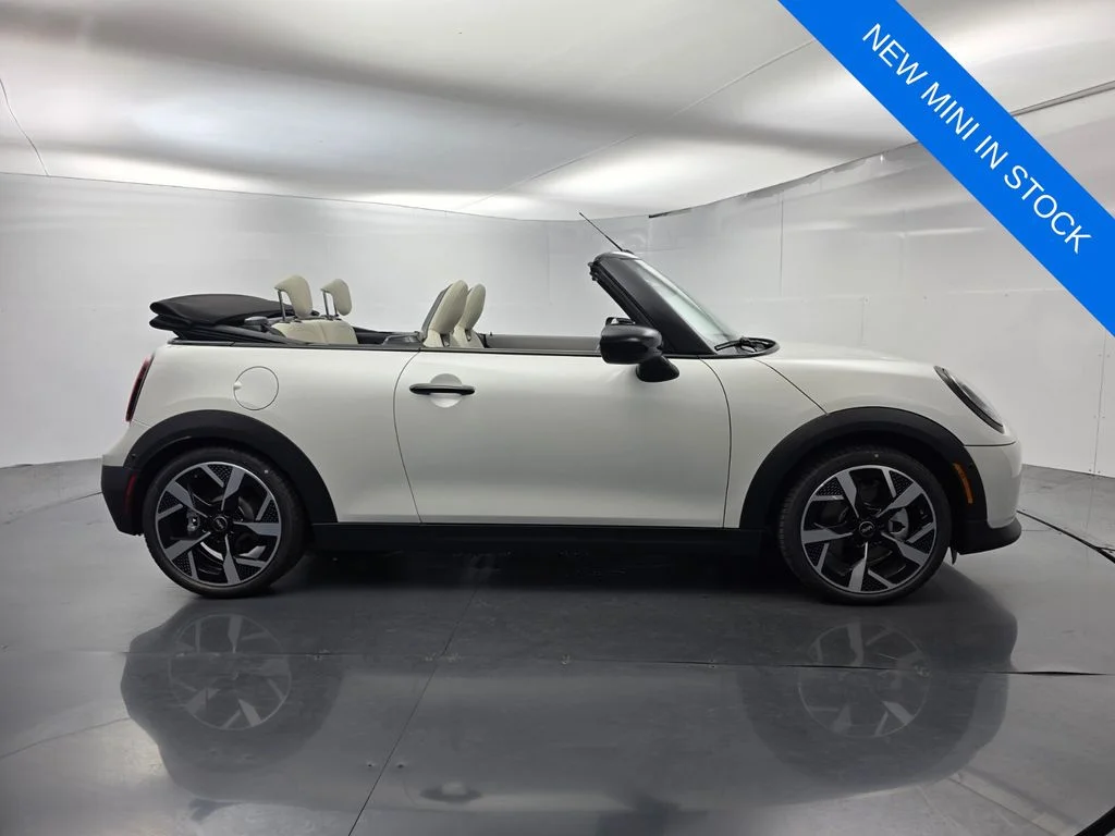 New 2026 White MINI Signature Plus image 3