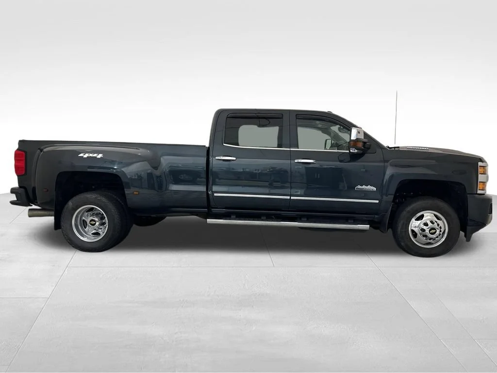 Used 2019 GRAPHITE METALLIC Chevrolet High Country image 7