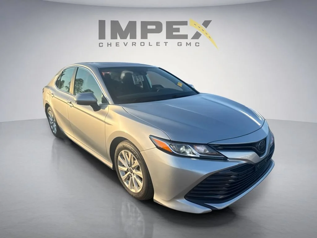 Used 2020  Toyota LE image 7