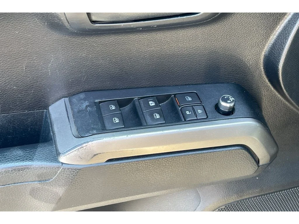 Used 2018 Quicksand Toyota SR5 image 13