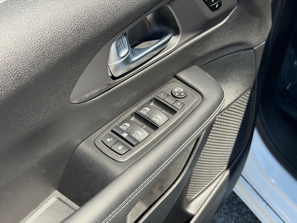 Used 2026 White Chrysler Select image 15