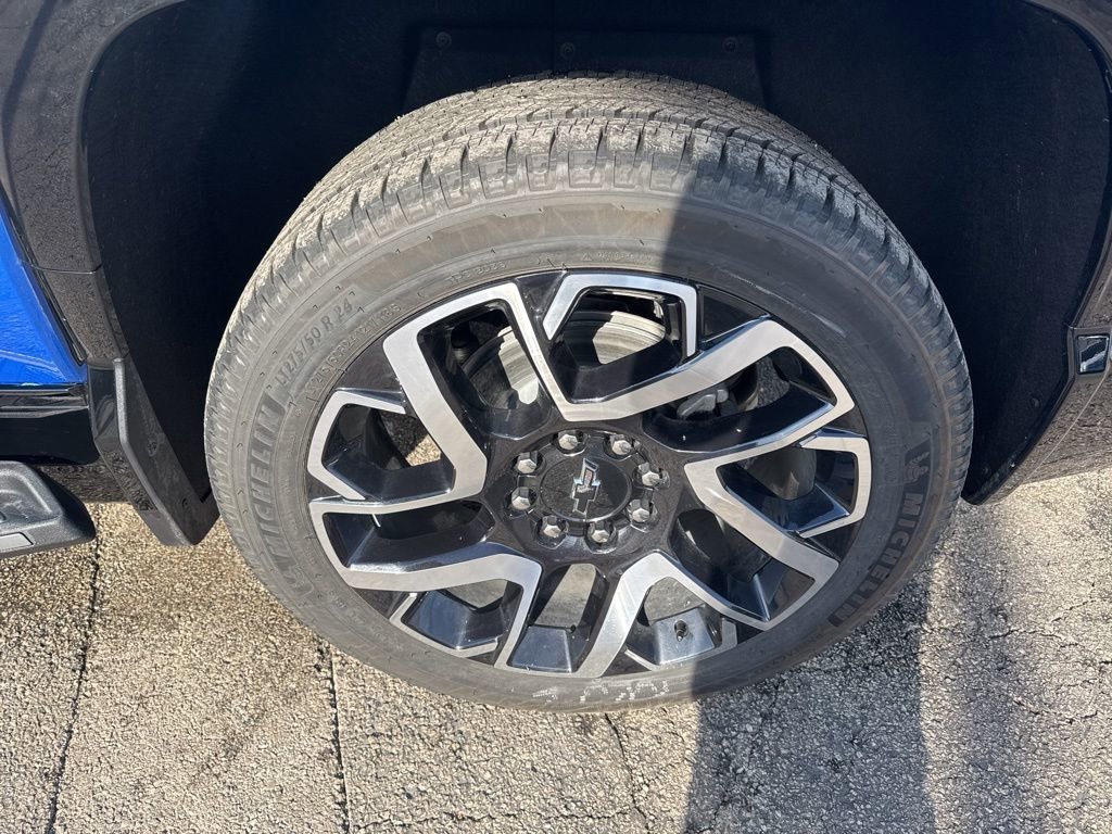 2025 Chevrolet Silverado EV RST - Photo 8