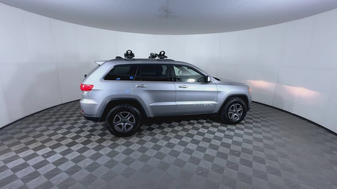Used 2016 Billet Silver Clearcoat Metallic Jeep Laredo image 9