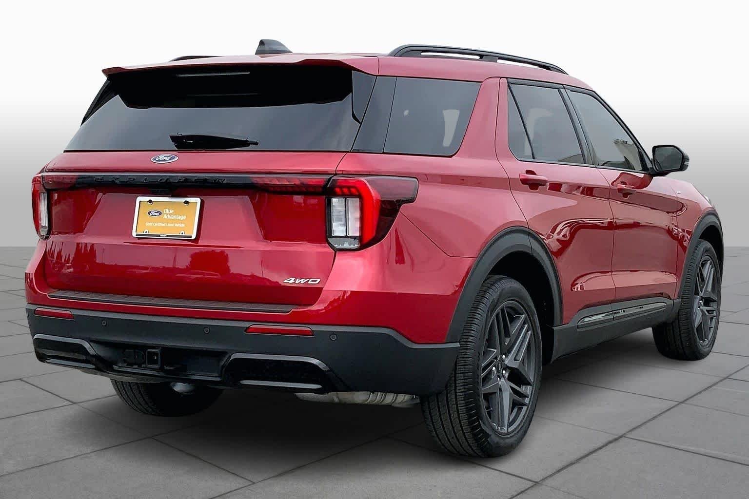 Used 2025 Rapid Red Metallic Tinted Clearcoat Ford ST-Line image 13