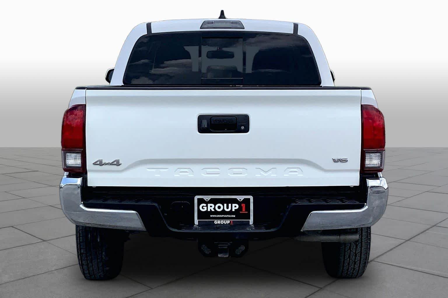 Used 2022 White Toyota SR5 image 5