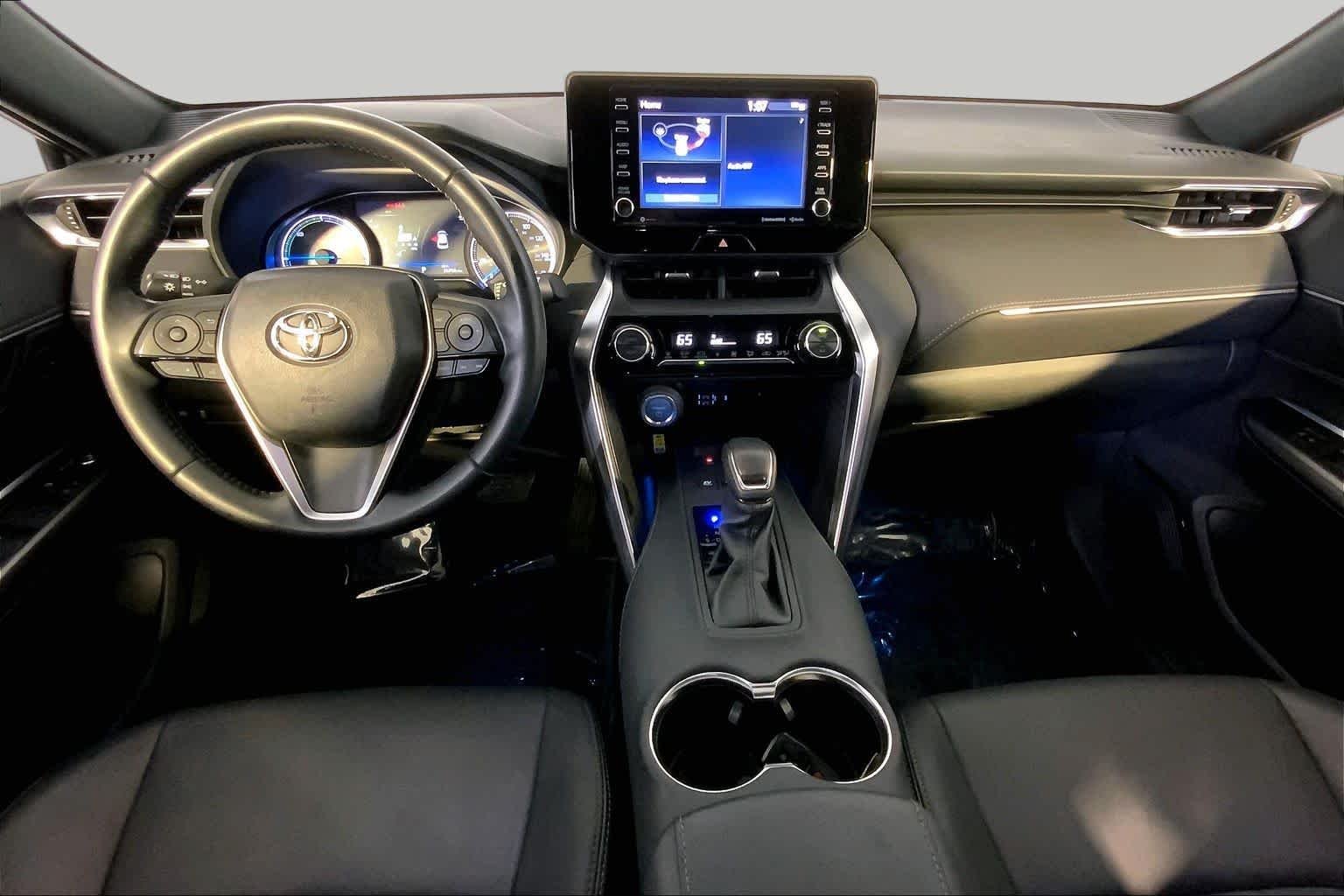 Used 2022 Titanium Glow Toyota XLE image 16