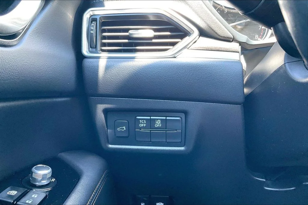 Used 2018 White Mazda Grand Touring image 35