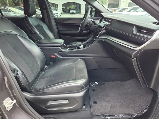 Used 2024 Gray Jeep Altitude image 14