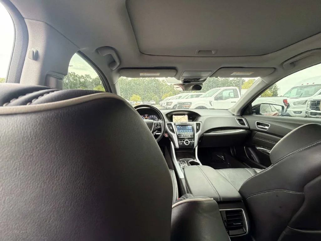 Used 2019  Acura 3.5L Technology Pkg image 12