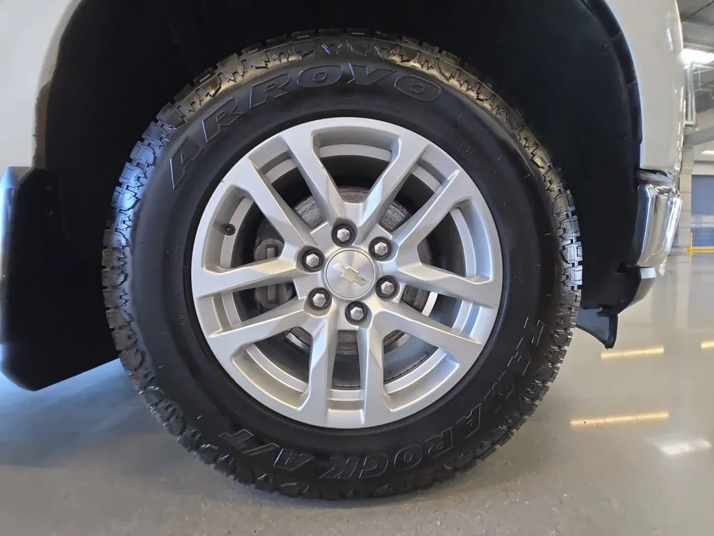 Used 2019 White Chevrolet LT image 29