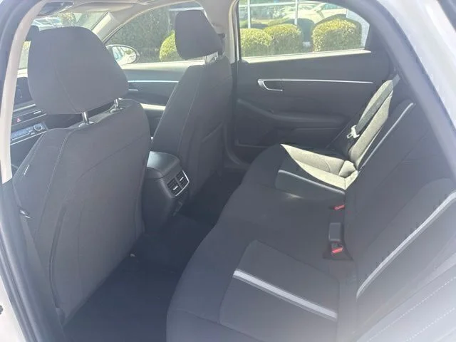 Used 2023 White Hyundai SEL image 18