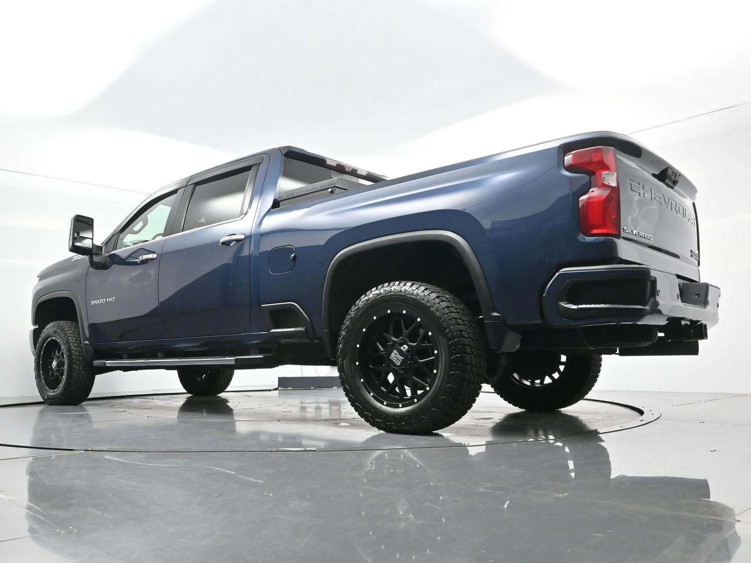 Used 2020 NORTHSKY BLUE METALLIC Chevrolet High Country image 50