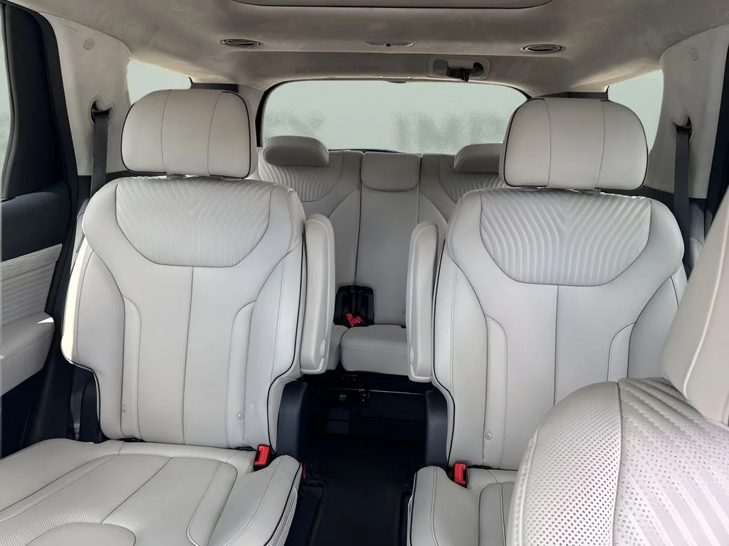 Used 2025 White Hyundai Calligraphy image 13
