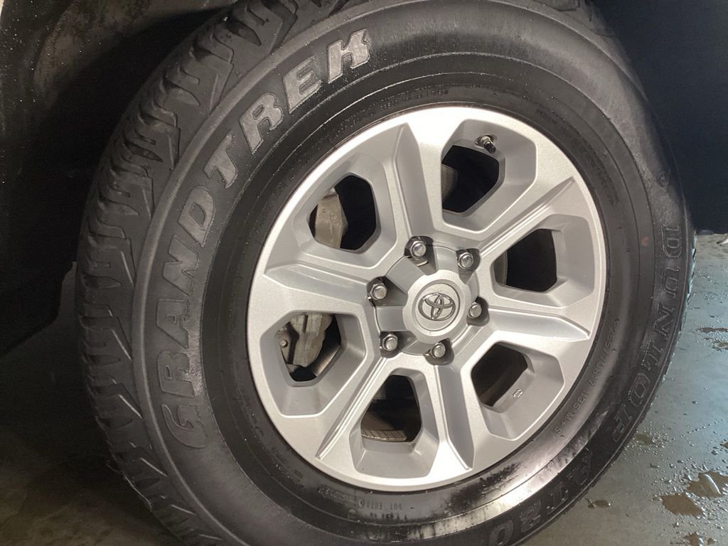 Used 2018 White Toyota SR5 Premium image 14