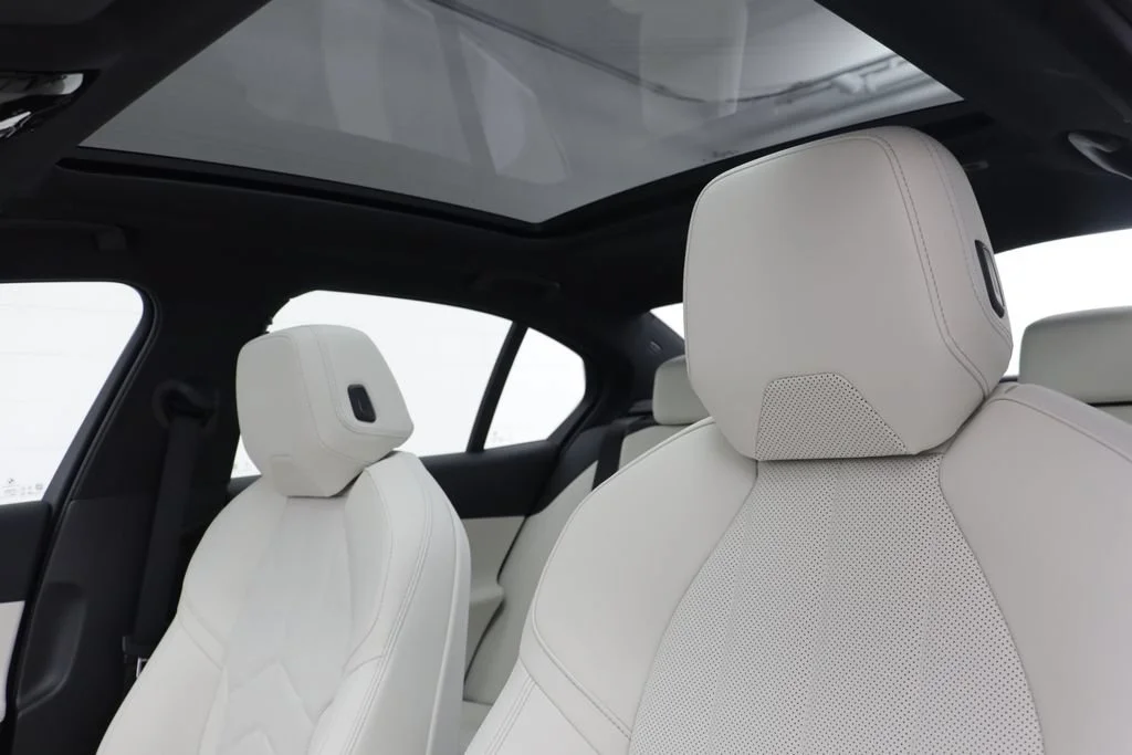 New 2027 CARBON BLACK BMW 530i xDrive image 14