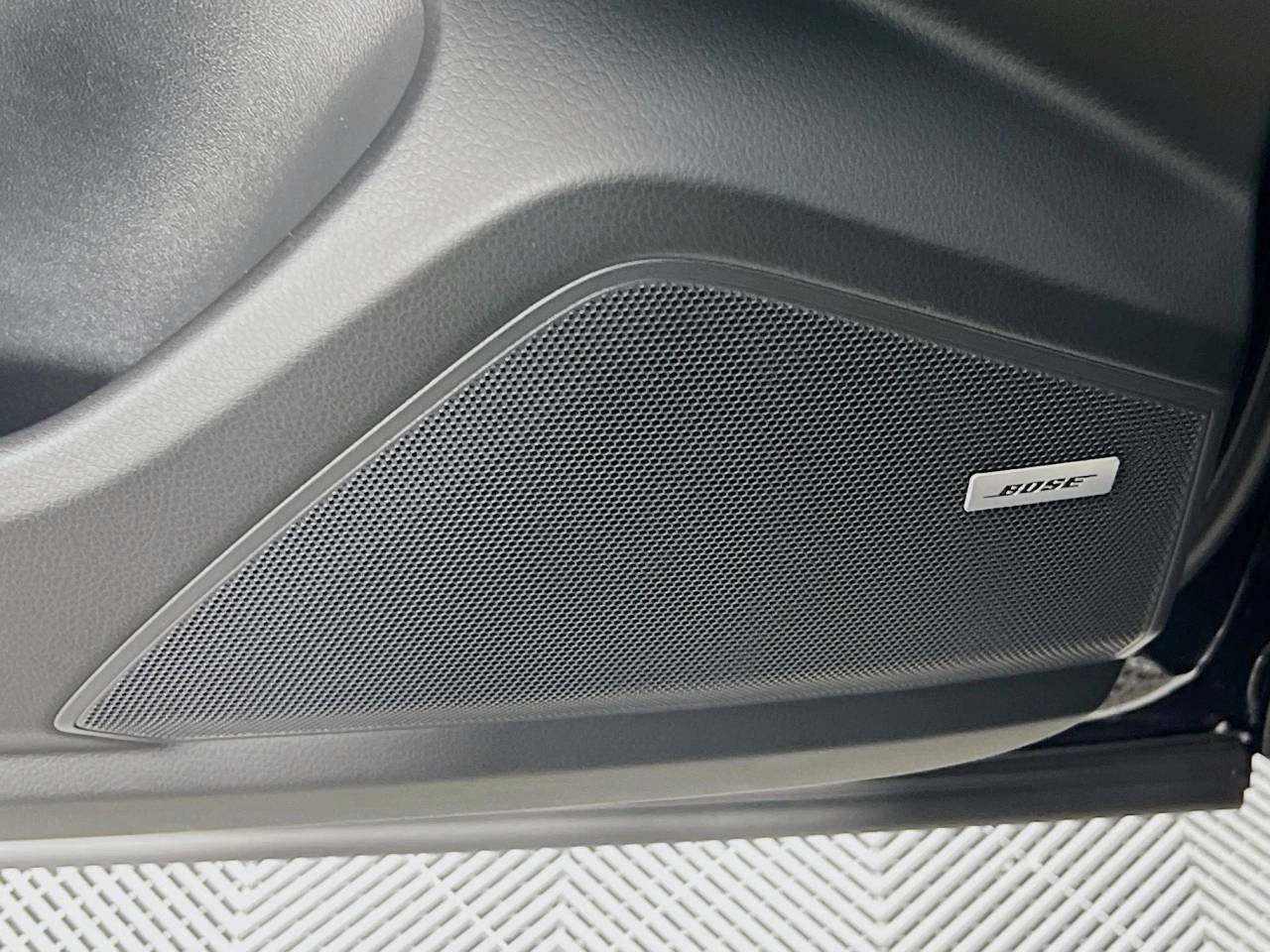 New 2026 Chromite Black Metallic Porsche E-Hybrid image 21