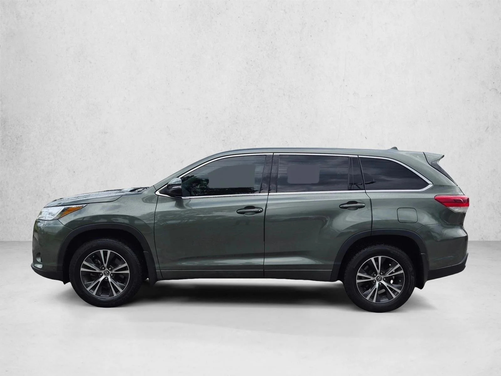 Used 2018 Alumina Jade Metallic Toyota LE Plus image 9