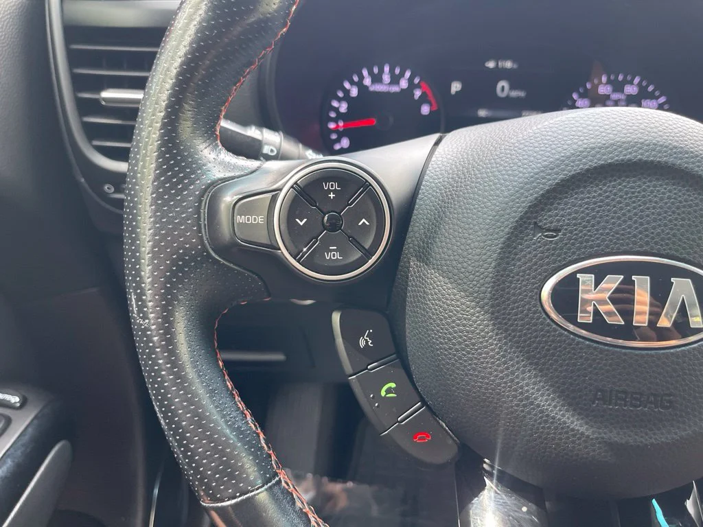 Used 2018 Red Kia Exclaim image 20