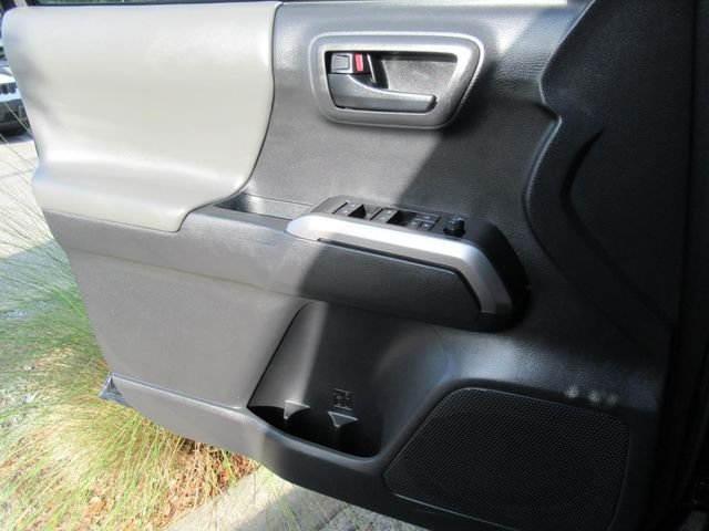 Used 2022 Black Toyota SR5 image 20