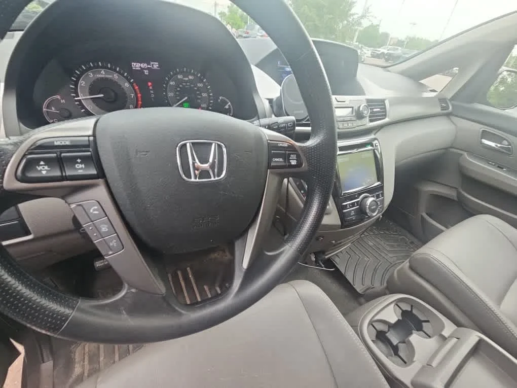 Used 2016 Smoky Topaz Metallic Honda SE image 6