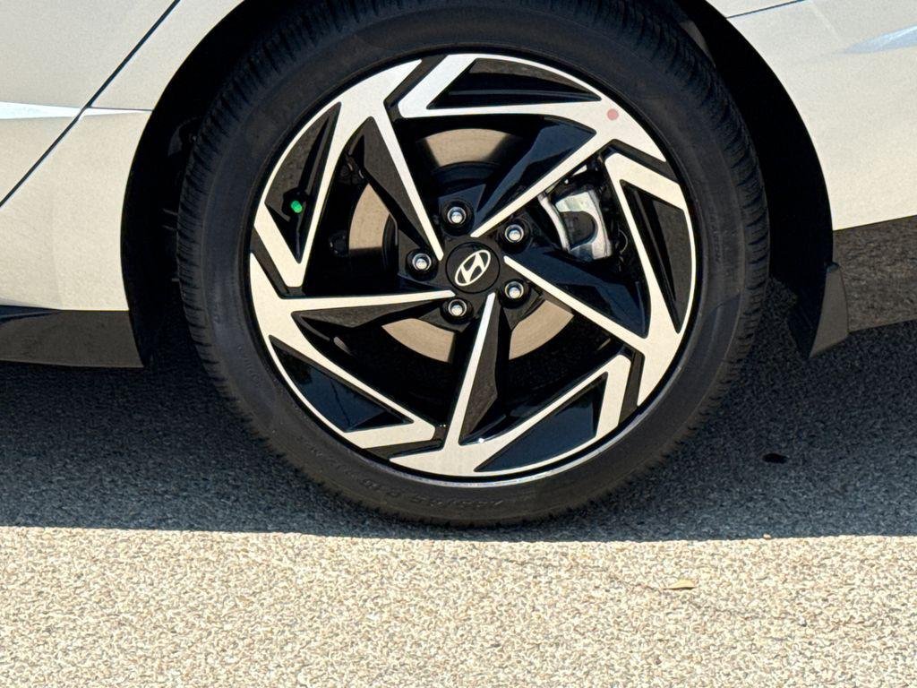 New 2026 Silver Hyundai SEL Sport image 9