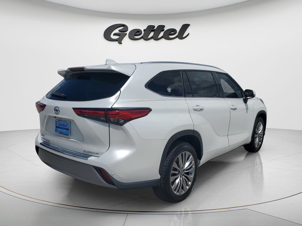 Used 2022 Beige Toyota Platinum image 5