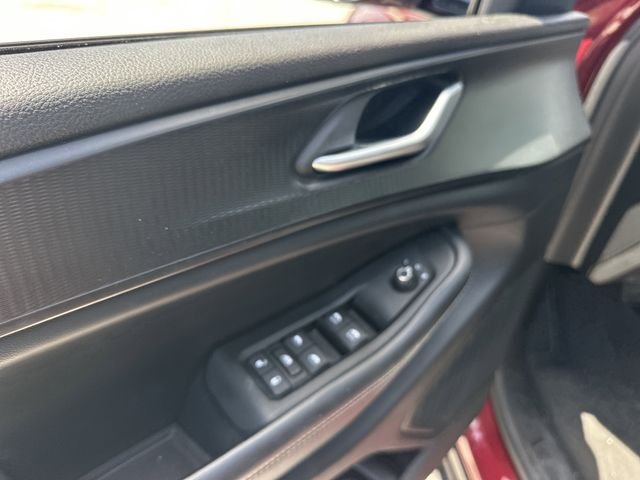 Used 2024 Red Jeep Altitude image 10
