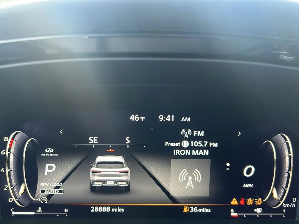 Used 2023 Gray INFINITI LUXE image 18