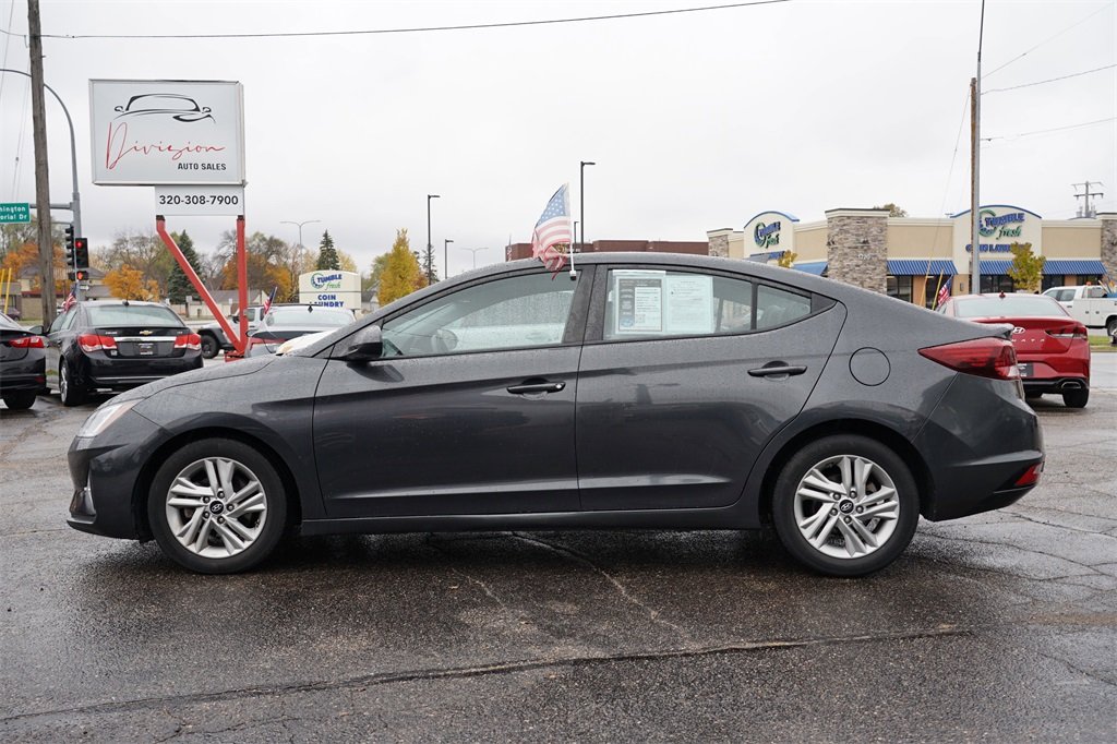 2020 Hyundai Elantra SEL photo 2