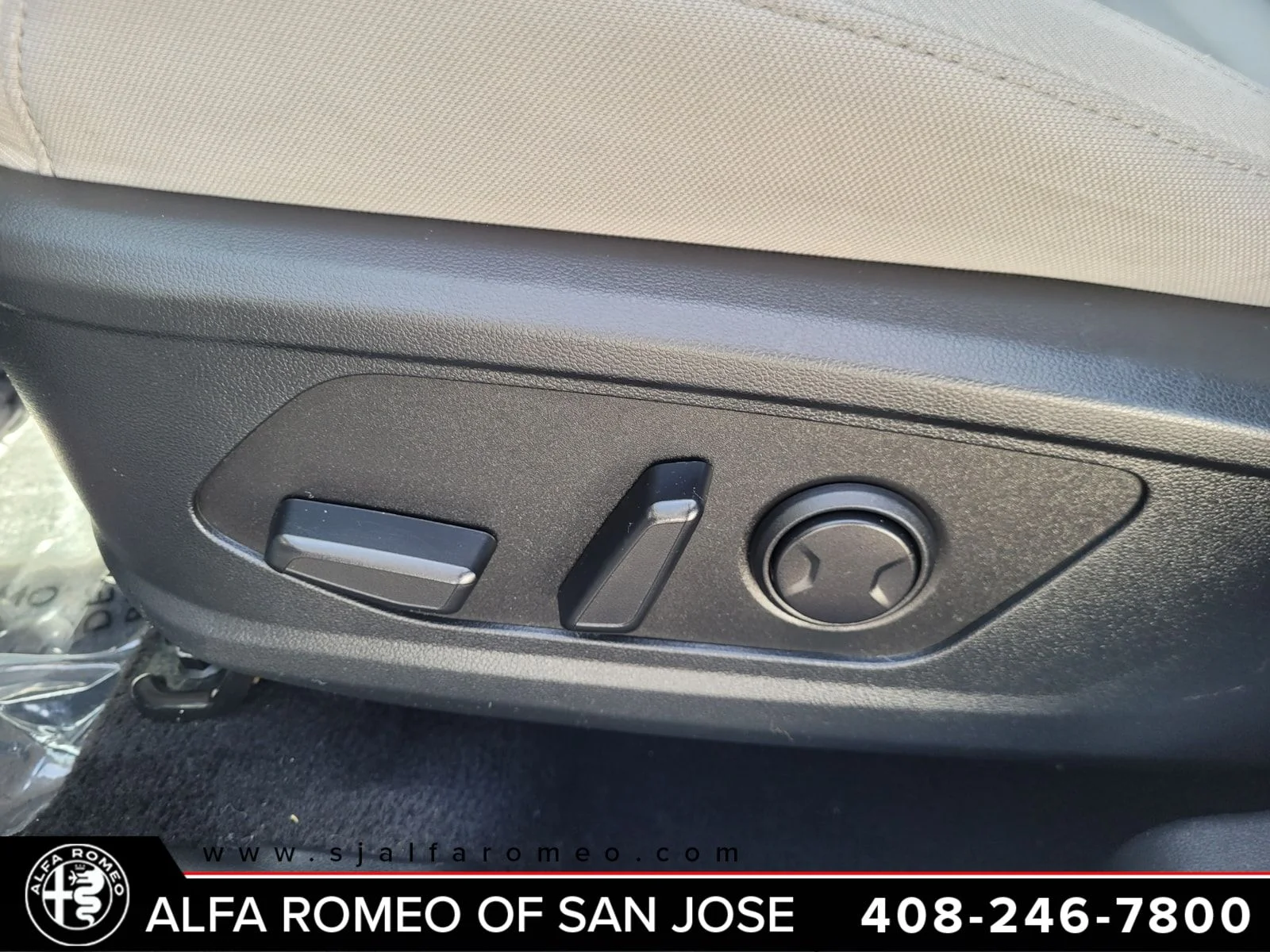 Used 2025 White Hyundai SEL image 24