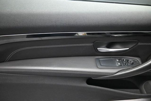 Used 2018 White BMW Base image 17