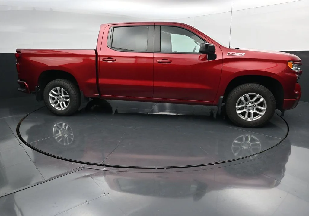 Used 2023 Red Chevrolet RST image 9