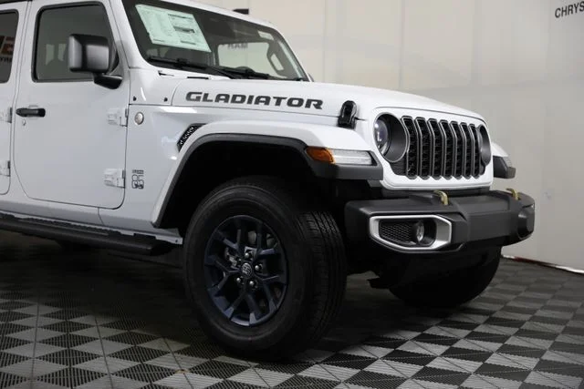 New 2026 Bright White Clear-Coat Exterior Paint Jeep 85th Anniversary Edition image 31