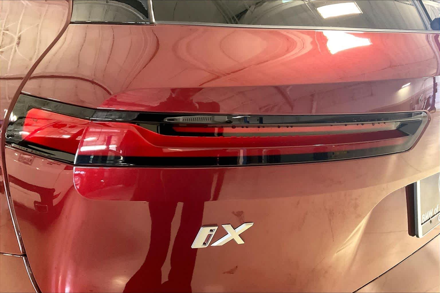 New 2026 Aventurin Red Metallic BMW xDrive60 image 14