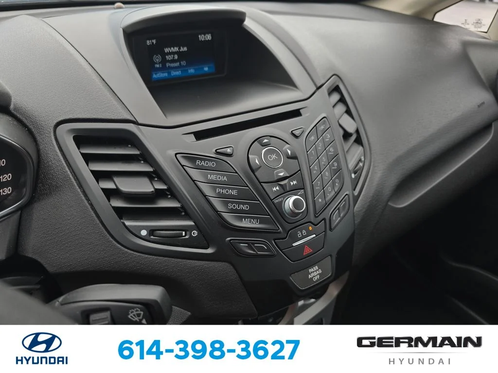 Used 2019 Gray Ford SE image 24