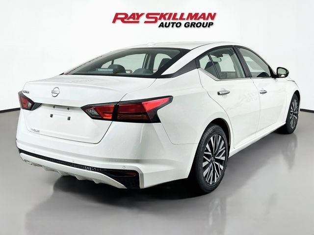 Used 2025 White Nissan SV image 7