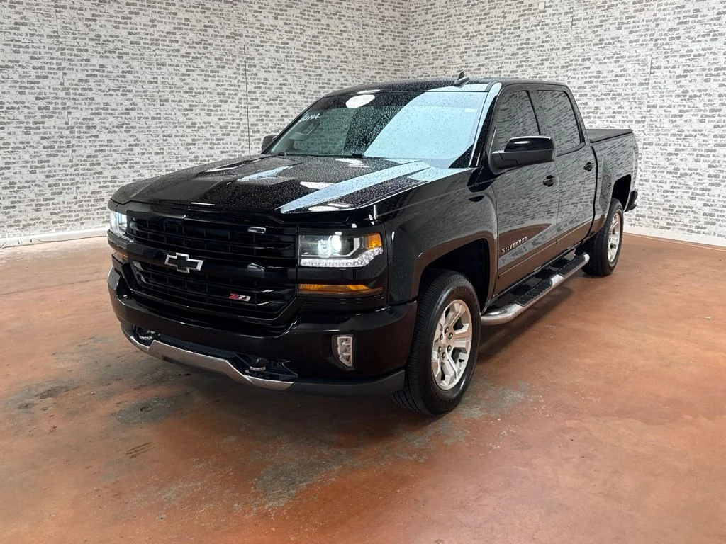 Used 2018 Black Chevrolet LT image 3