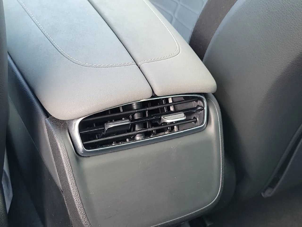 Used 2023  Mercedes-Benz 450 image 16