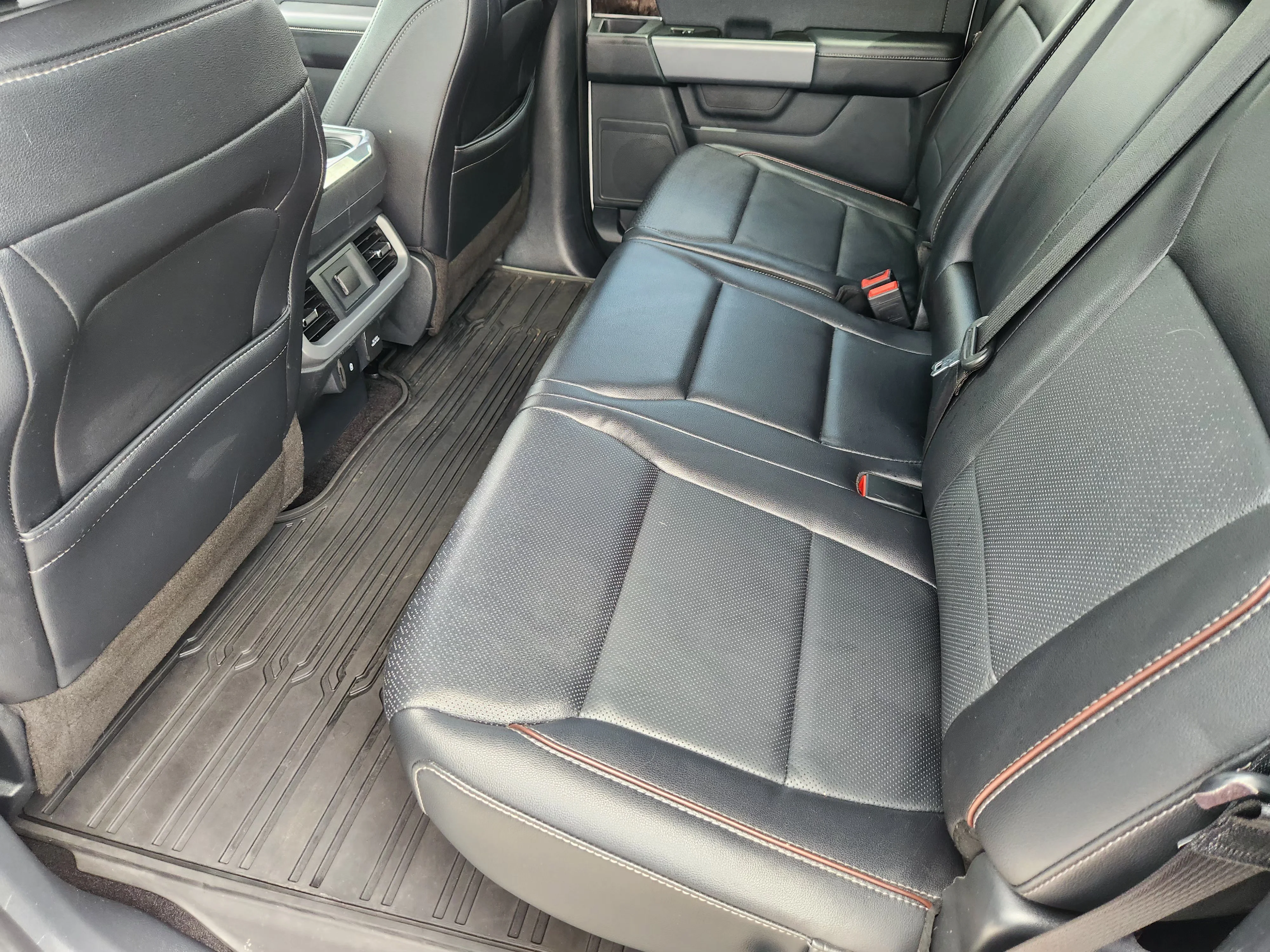Used 2021  Ford Lariat image 29