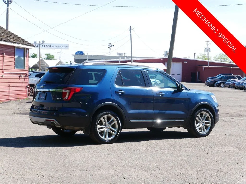 Used 2017 Blue Ford XLT image 3