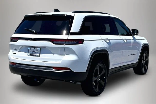 New 2026 Bright White Clear-Coat Exterior Paint Jeep Limited image 5