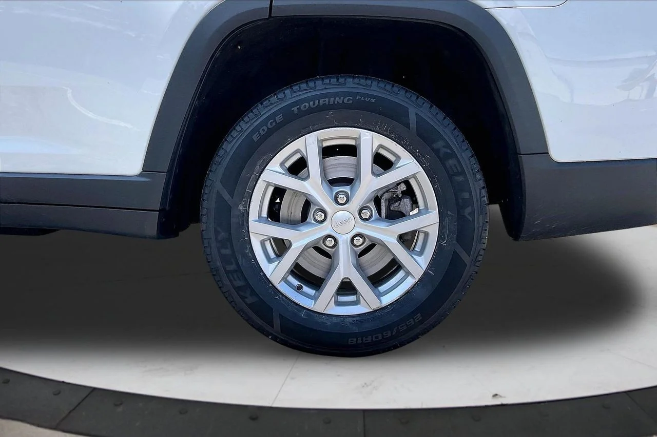 Used 2023 White Jeep Limited image 38