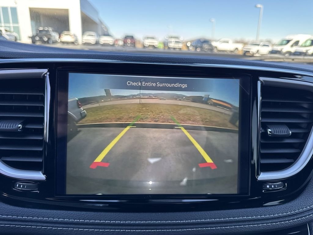 New 2026 Diamond Black Crystal Pearl-Coat Exterior Paint Chrysler Select image 17